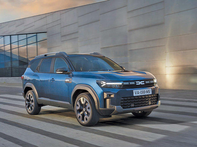 Pariul de 3,5 miliarde de euro: primul pas spre drumul de 1 milion de maşini Dacia anual după 2032: Bigster vine la Mioveni alături de Duster şi Logan. Odată cu Bigster, diferenţa dintre Renault şi Dacia se reduce, iar Bigster poate intra în premieră în competiţie directă inclusiv cu modele Skoda