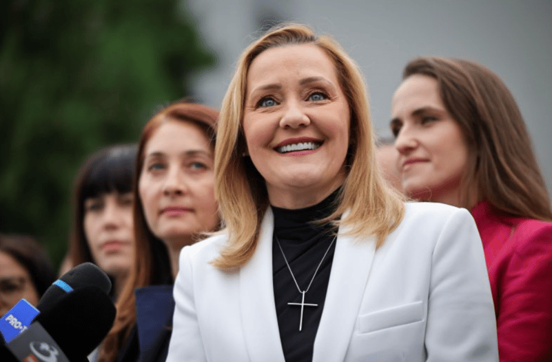 Elena Lasconi și-a depus oficial candidatura pentru alegerile prezidențiale din 2024: „Astăzi facem istorie. Vom construi o Românie pentru toți, nu doar pentru unii!”