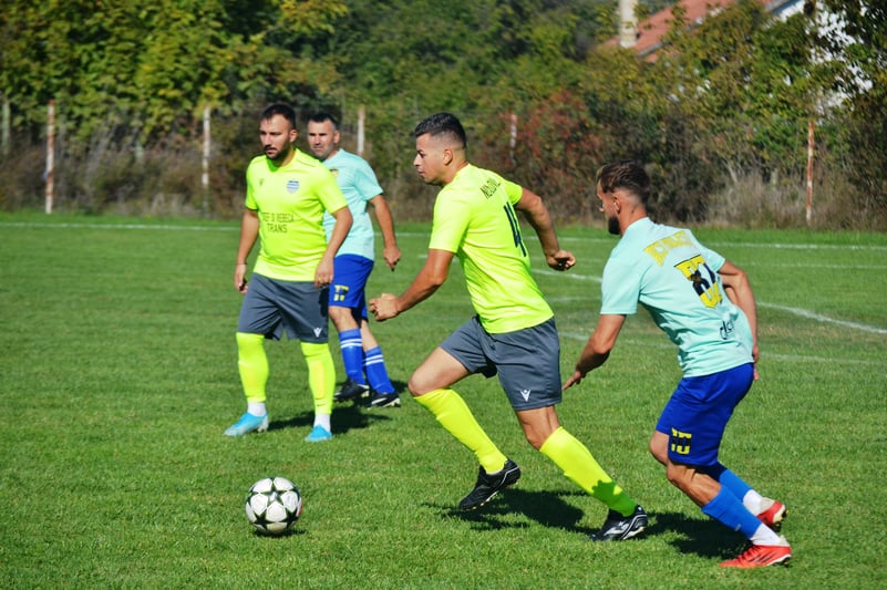 Liderii rezistă în Liga a 6-a
