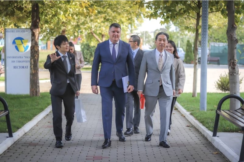 VIZITA EXCELENȚEI SALE, KATAE TAKASHI, AMABASADORUL JAPONIEI ÎN ROMÂNIA, LA UNIVERSITATEA „VALAHIA” DIN TÂRGOVIȘTE