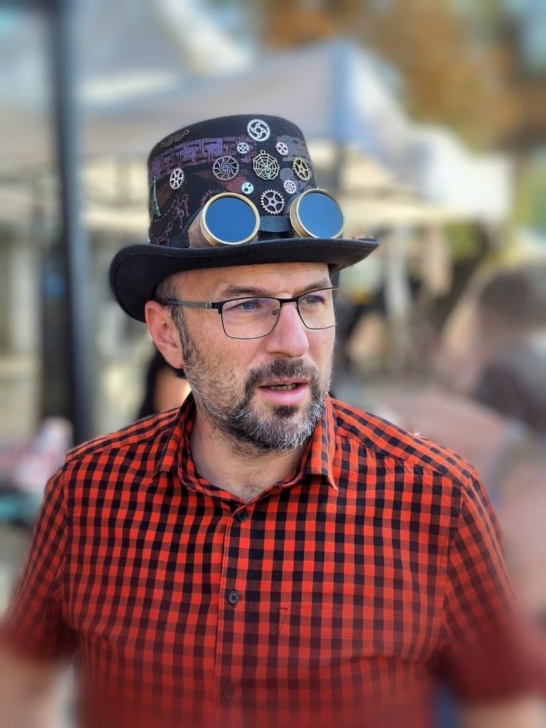 TABLETA DE MIERCURI: Pompiliu ALEXANDRU – O ipoteză politică