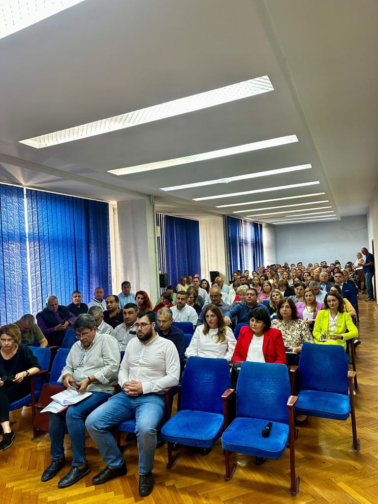 Primarii şi secretarii din judeţ, instruiţi pentru alegeri