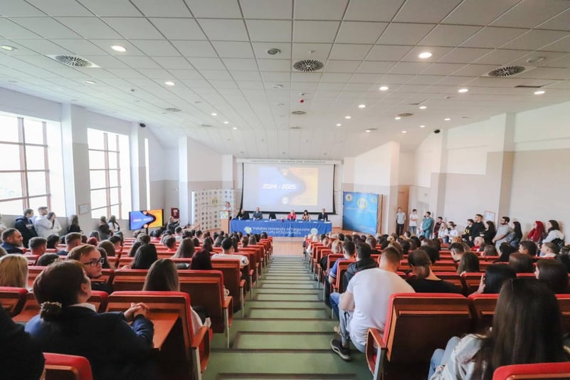 Decanul Facultății de Științe Economice, din cadrul UVT: Dragi “boboci”, ați pășit într-o facultate în care dinamismul activităților și stimularea spiritului antreprenorial reprezintă două dintre obiectivele pe termen lung