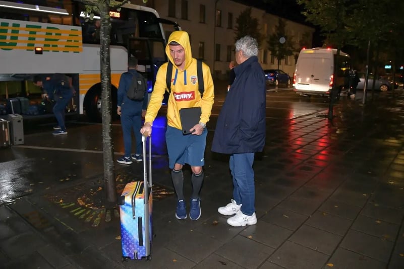 CORESPONDENȚĂ DIN LITUANIA Stupoare pentru jucătorii naționalei României, la sosirea în Kaunas » Imaginile surprinse de reporterii GSP
