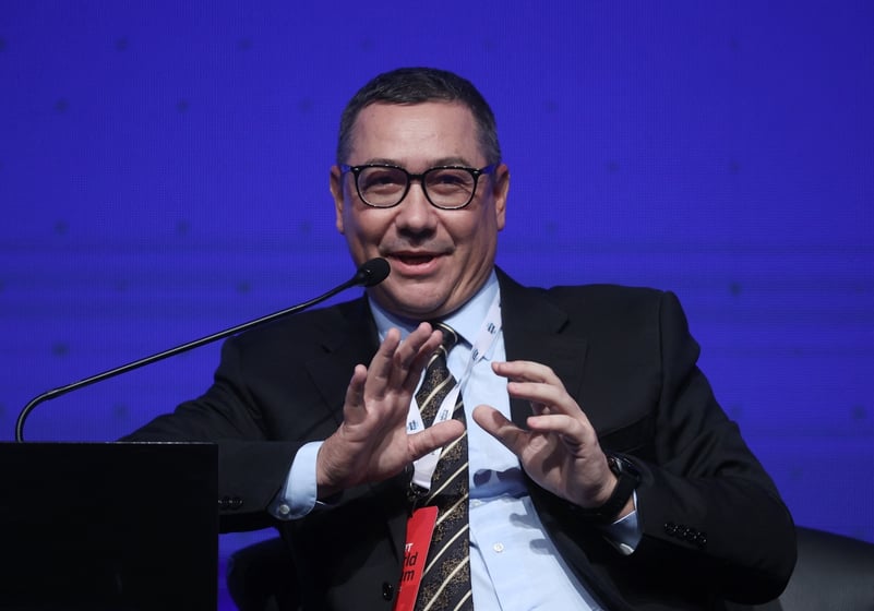 BREAKING NEWS
Victor Ponta i-a numărat 'găurile' lui Klaus Iohannis: Cât a costat, de fapt, amenajarea terenurilor de golf de la vilele din Neptun și București
20:31
2102