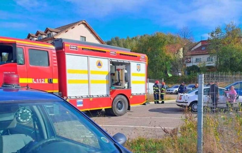 Bebeluș de 4 luni, rămas blocat în mașină, în fața spitalului. Părinţii au împiedicat pompierii să deschidă forţat portiera
17:39
954