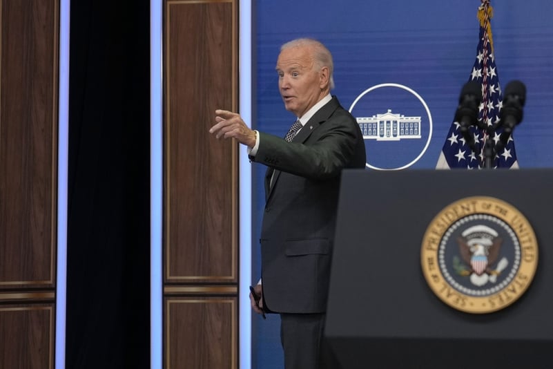 Biden îl desființează pe Trump: `Fă ceva cu viața ta, băiatul meu, ajută oamenii ăștia`/ Trump spune că banii pentru sinistrați au fost dat migranților
01:12
505
