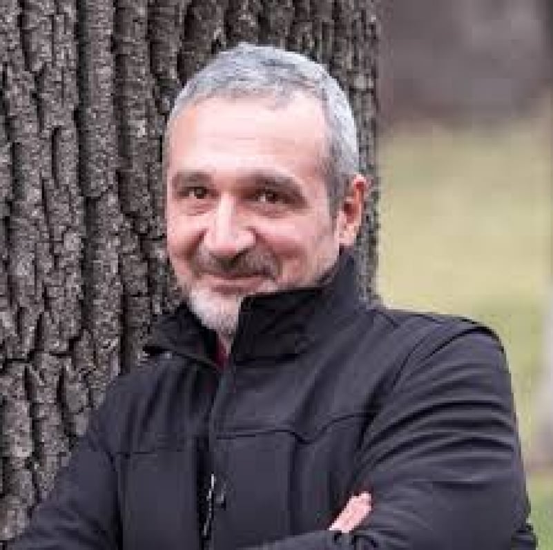 Lazaroiu: Pentru Ciolacu e vital să ajungă în turul al doilea cu Simion, altfel pierde tot, nu doar alegerile prezidențiale
16:11
1414