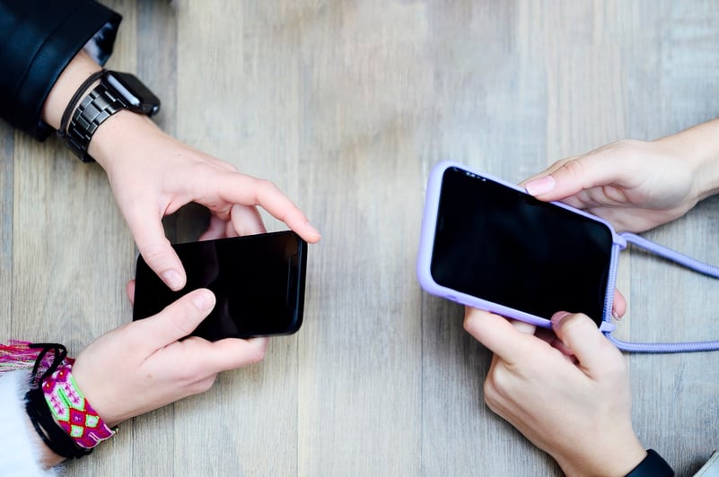 Samsung Wallet introduce transferul de bani între telefoane Galaxy printr-un simplu tap