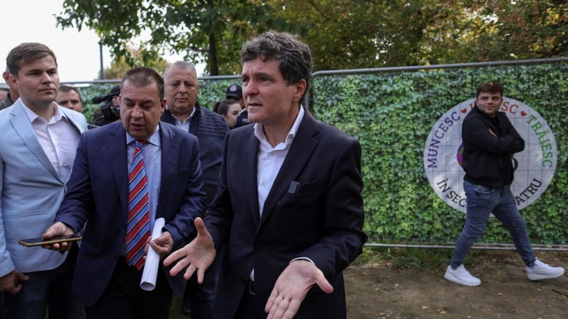 Scandal la Unirii. Nicușor Dan s-a supărat și pe poliție după ce s-a certat cu Băluță. Poliția Capitalei: Nu mutăm noi garduri