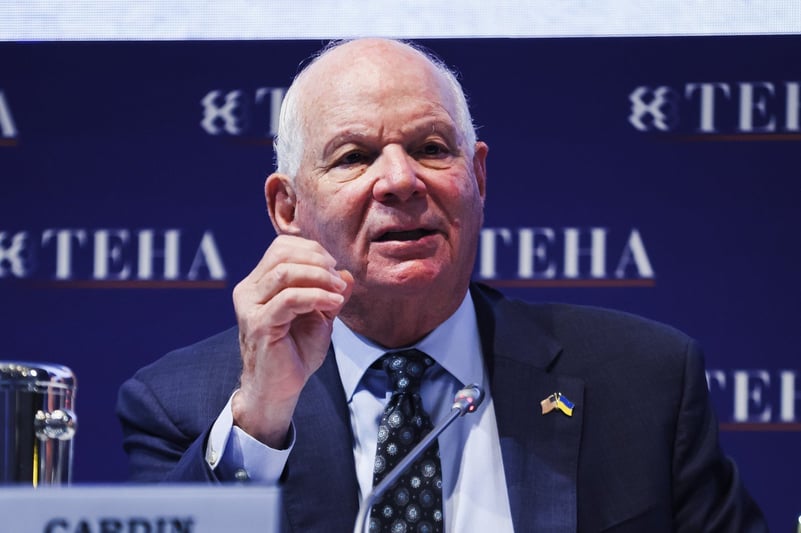 Un influent senator american îi cere lui Mark Zuckerberg să șteargă dezinformarea rusă legată de alegerile din Rep. Moldova