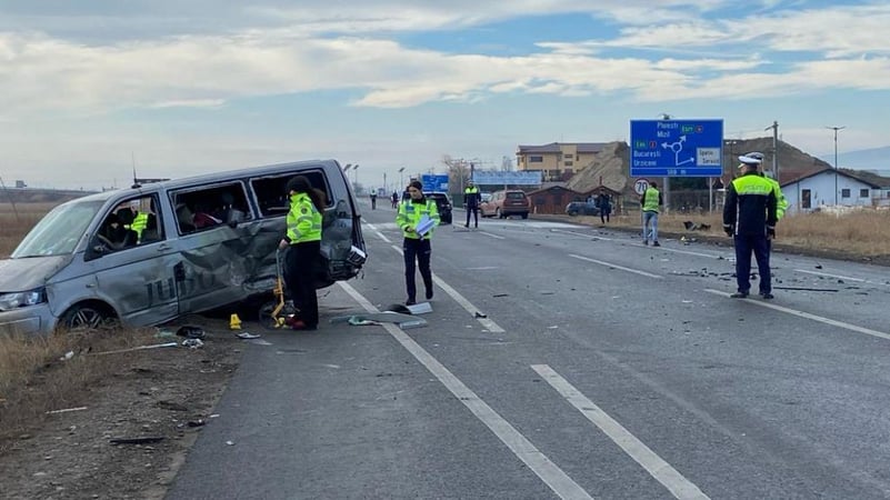 VIDEO | Șapte sportivi de la un club de judo din Focșani, implicați într-un accident la intrarea în Buzău
