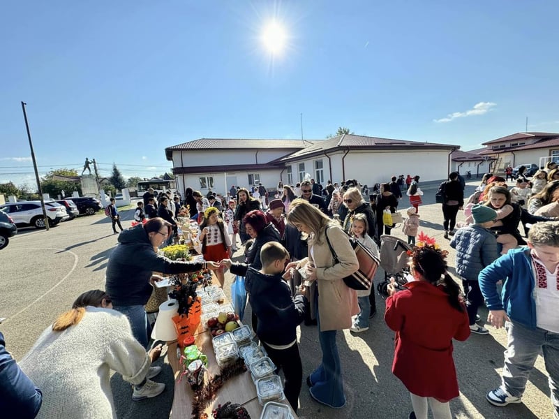 Ieri, la Școala Gimnazială Valea Voievozilor, a avut loc a treia ediție a evenimentului caritabil „Târgul de toamnă”