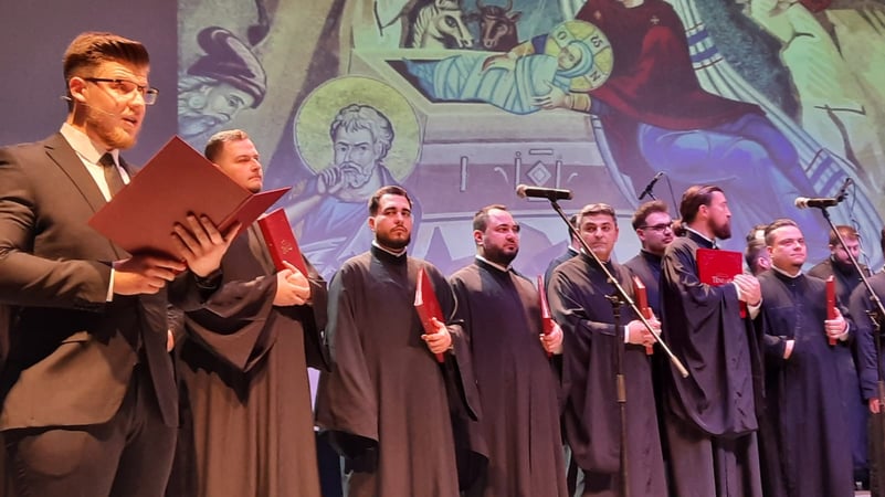 VIDEO/FOTO! Concertul de colinde „Acasă… este Crăciunul”, de la Sala Balada din Focșani – armonia muzicii sacre și darul ceresc