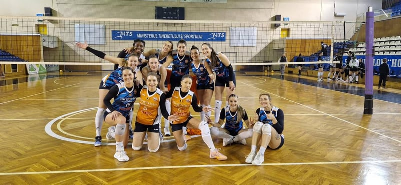 Voleibalistele de la CSM Târgoviște, victorioase în deplasarea de la Cluj: 3-0 cu Universitatea, într-o etapă „intermediară”