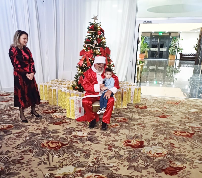 Cadouri dulci de la Moș Crăciun pentru echipele Centrului de Calcul Târgu Jiu, SNI București și cotidianului ,,Gorjeanul”