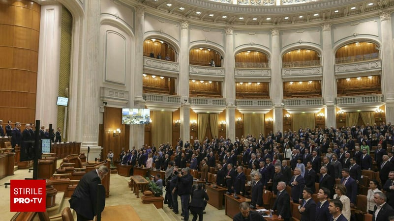Senatul şi Camera Deputaţilor s-au reunit în şedinţă comună, luni, pentru dezbaterea şi votul asupra învestirii Guvernului propus de candidatul desemnat la funcţia de prim-ministru Marcel Ciolacu.