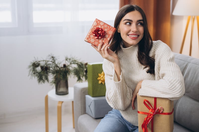Fie ca iti doresti sa iti rasfeti mama, prietena cea mai buna, colega de job sau, de ce nu, sa iti oferi o bucurie chiar tie, ti-am pregatit o lista de cadouri irezistibile!