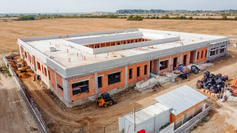 Ministrul Dezvoltării a deblocat banii pentru finalizarea construcţiei creşelor noi