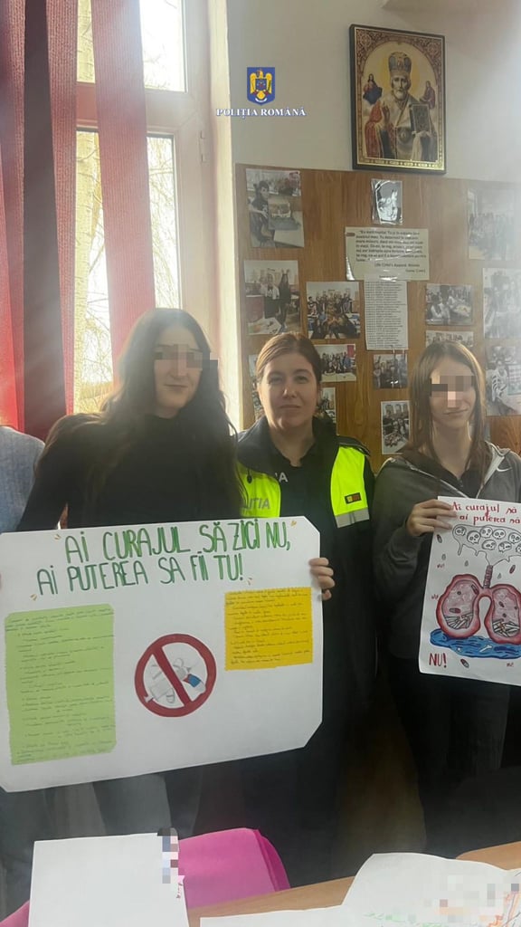 Activități preventive cu polițiștii în școli în 13 localități din Dâmbovița