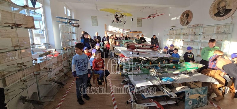 Simpozion “Henri Coandă, 114 ani de la zborul cu reacție din lume”, la Muzeul Aviatic Pucioasa