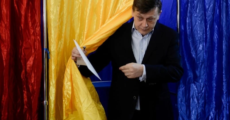 Crin Antonescu, despre candidatura sa la prezidențiale: „Ar fi caraghios să mă retrag eu în funcție de ce decide să facă Victor Ponta”