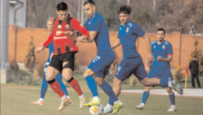 FĂRĂ JUCĂTORI DE LA CHINDIA ÎN ECHIPA LUNII DECEMBRIE