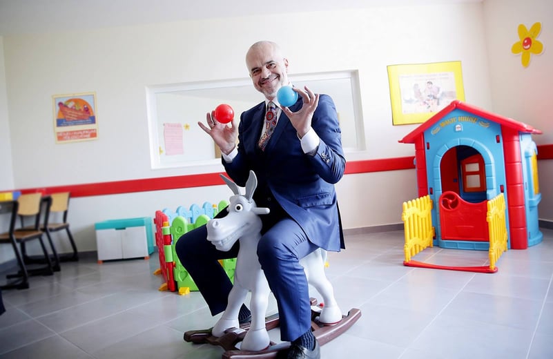 Șmecheria albaneză – Premierul consiliat de Coldea a interzis Tiktok cu ochii la alegerile din mai