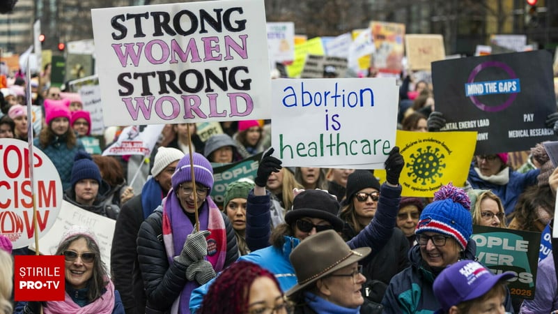 Cu două zile înainte ca Donald Trump să revină în Biroul Oval, mii de oameni au protestat în capitala federală Washington DC față de viziunile sale politice.