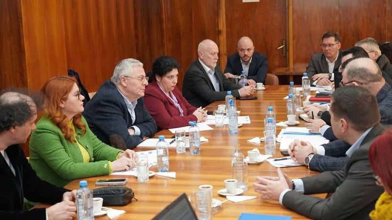 Întâlnire pe tema digitalizării, în regiunea Sud-Muntenia, la Prefectura Dâmbovița