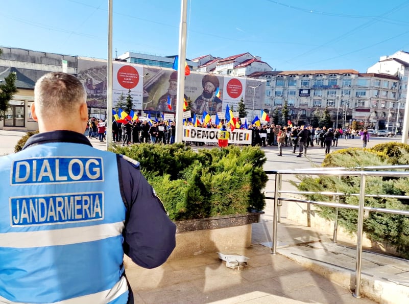 Măsuri de ordine publică asigurate de jandarmii dâmbovițeni la o adunare publică avizată favorabil