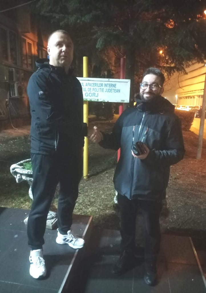 Portofel cu bani, găsit de un bărbat pe o stradă din Târgu Jiu