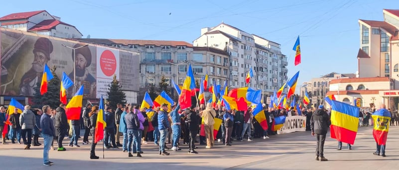 VIDEO: O mie de dâmbovițeni au protestat, astăzi, în Piața Tricolorului din Târgoviște