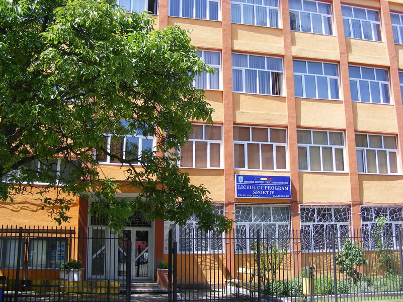 Târgu Jiu: Elevul care și-a înjunghiat colegul a fost exmatriculat