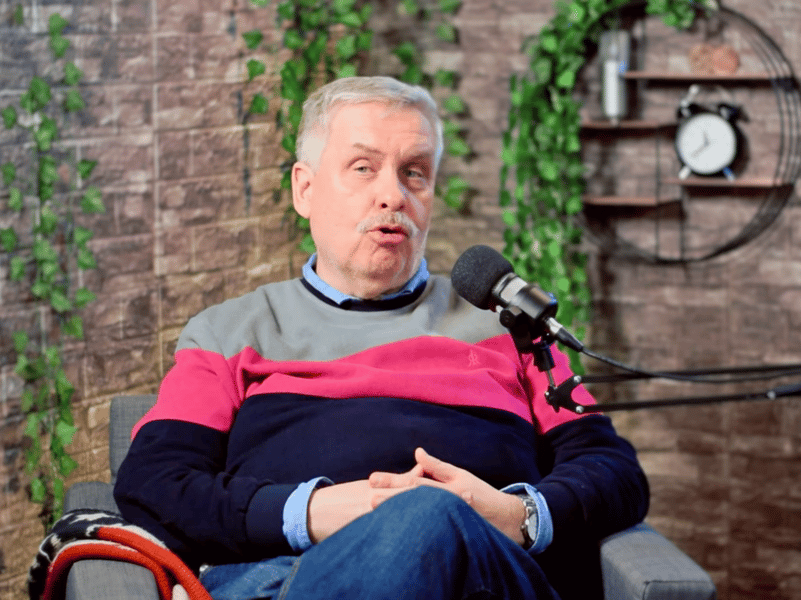 Mă uimește ușurința cu care toată „lumea” se pricepe să dea sfaturi la cum se poate preda. Avem enorm de mulți „experți în educație”, care se remarcă printr-o calitate aparte: nu au predat o oră vreodată la catedră – președintele Asociației Profesorilor de Istorie, Mihai Manea