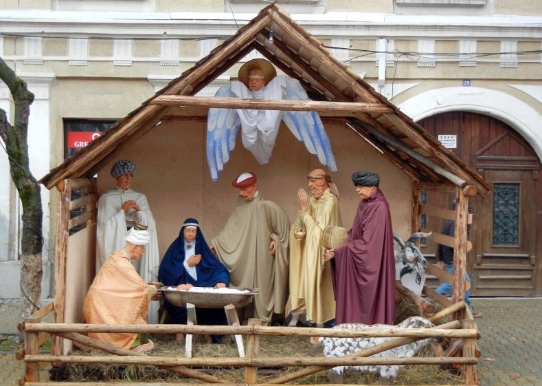 Naşterea Domnului, cel mai fericit eveniment din istoria omenirii – În această zi a bucuriei, fiecare biserică ia chip de Betleem şi pentru aceasta să avem pusă spre cinstire icoana Nașterii Domnului, icoană în care vedem plinirea vremii!