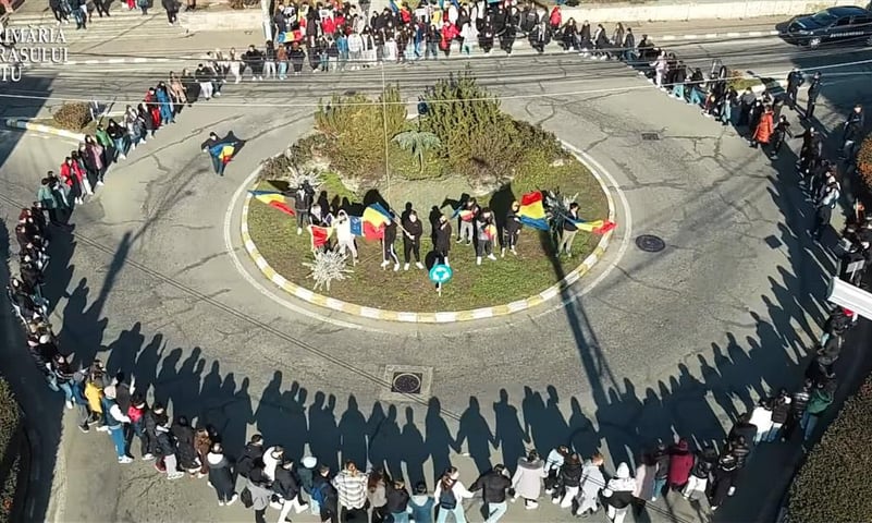 Titu: „Marșul Tricolorului” a deschis evenimentele prilejuite de sărbătorirea Micii Uniri