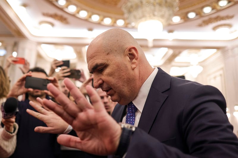 Bolojan îl contrazice pe Grindeanu privind disponibilizările de la CJ Bihor: Din 50 de angajați care au contestat au câștigat doi / Grindeanu susținea că din 200 de angajați 195 au câștigat procesele