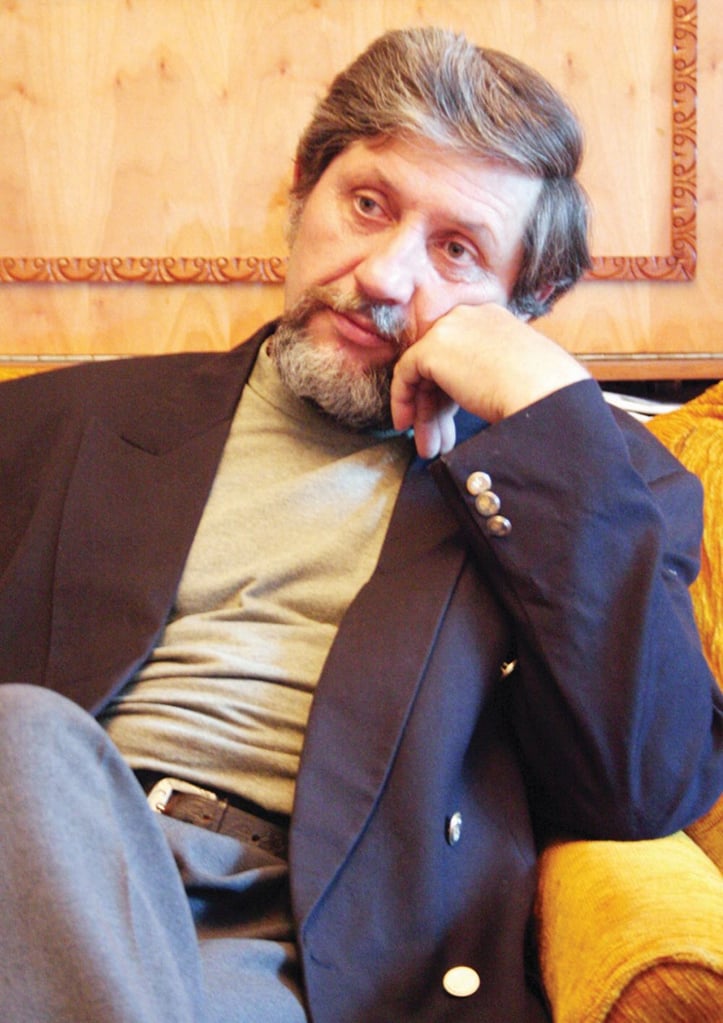 ESEURI COMPLEMENTARE – Răzvan Voncu: istoric literar