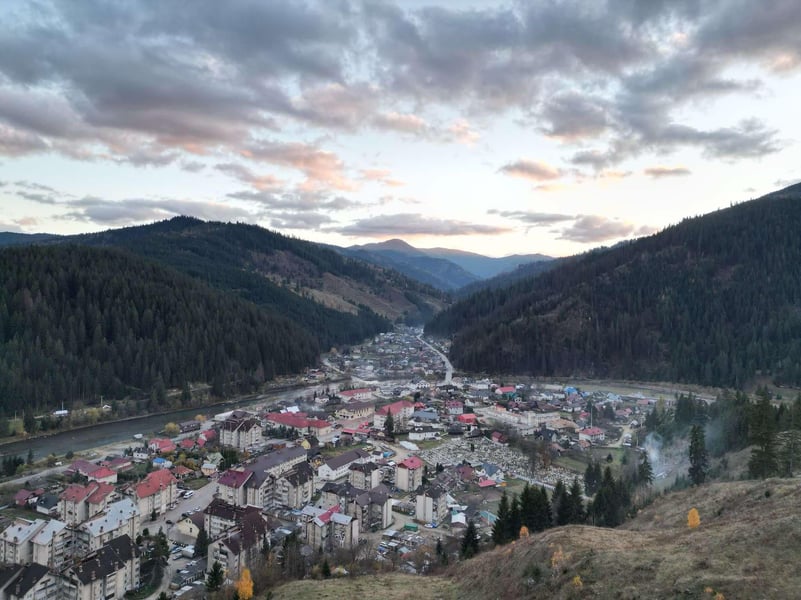 Cel mai mare oraș din România nu e București, ci o localitate neștiută din inima munților