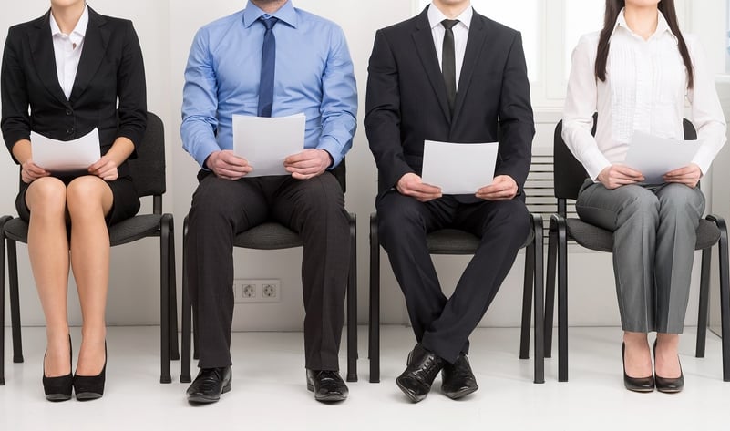 Retailul, construcțiile, transporturile, serviciile, industria alimentară și producția sunt domeniile care angajează cei mai mulți specialiști și manageri în această perioadă. Candidații vor un salariu cu 15%-20% mai mare decât cel actual pentru a accepta o nouă ofertă