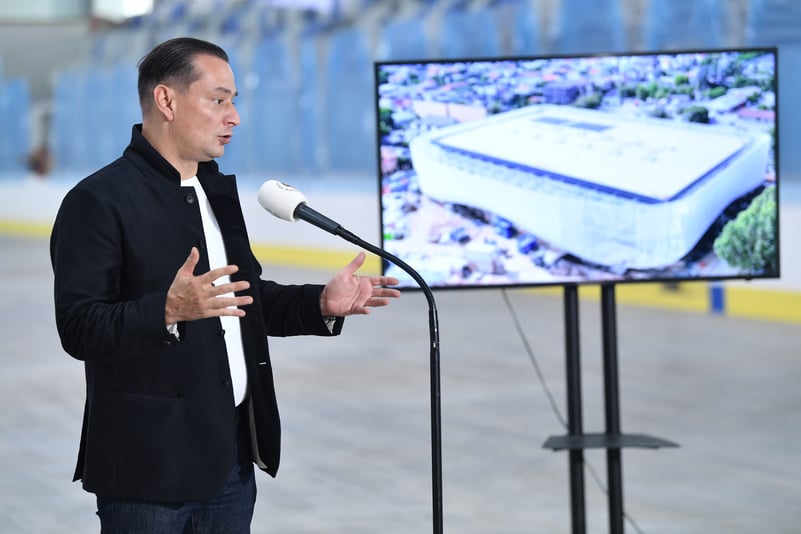Dl. Băluță, despre Patinoarul Berceni Arena, stricat și închis la 6 luni de la inaugurare. Zice că situația e temporară și invocă ceva avarii de la fluctuații de curent