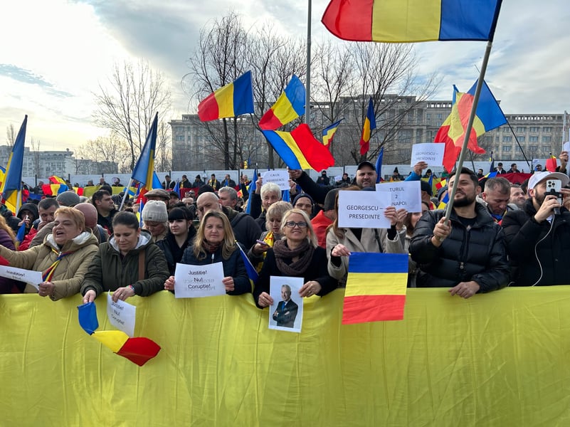 Reportajul imposibil | De ce nu am reușit să stăm de vorbă cu susținătorii lui Călin Georgescu de la CCR