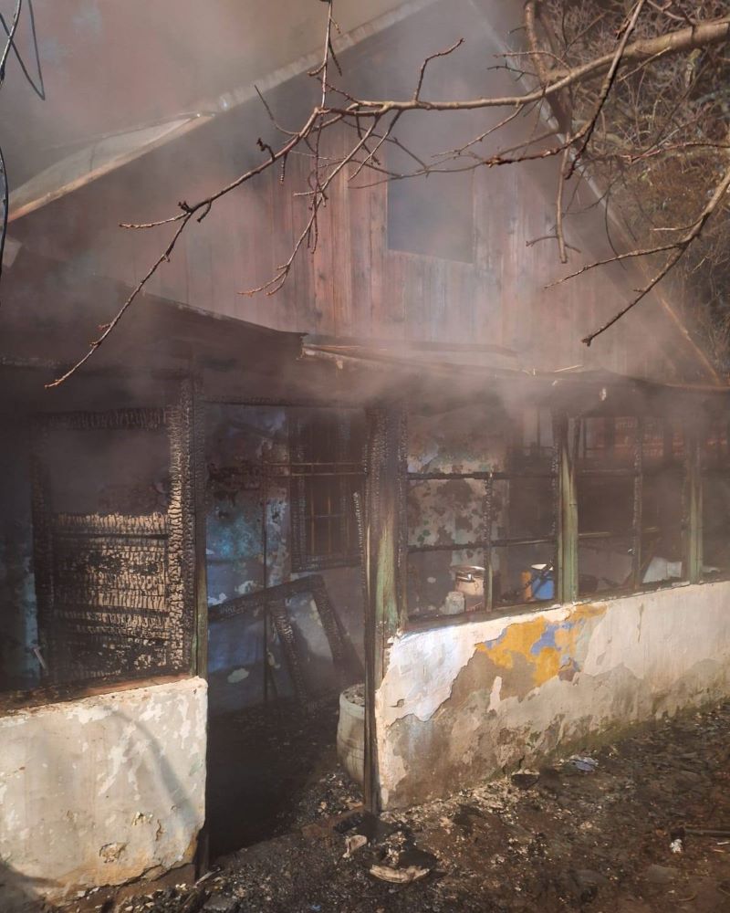 FOTO Casă distrusă de un incendiu, la Odobești