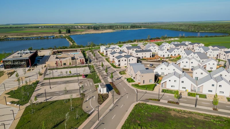 David Popovici și-a luat vilă. Unde e și cât costă să fii vecin cu marele campion