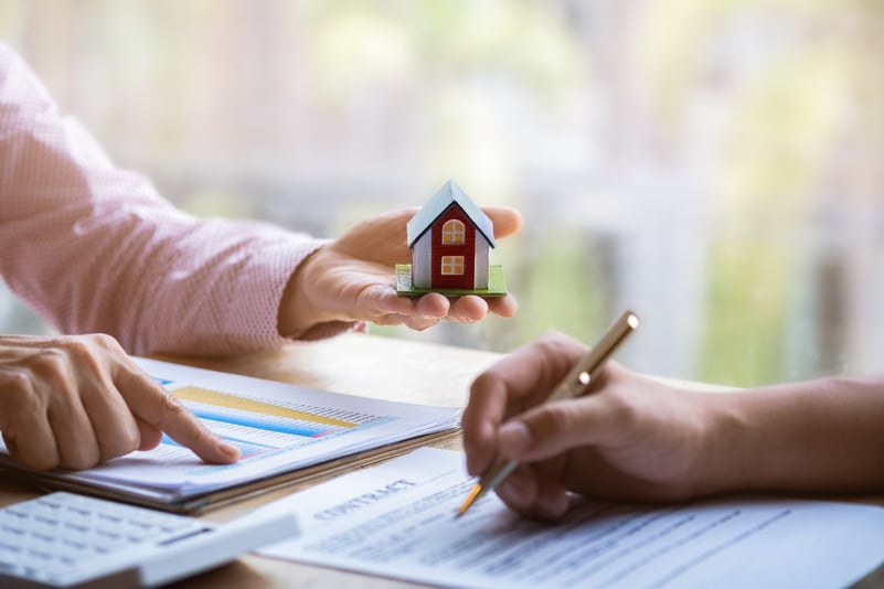 Piața imobiliară, la cumpăna dintre ani: 2024, marcat de incertitudinea economică și prudența cumpărătorilor, dar și de creșterea prețurilor/ Perspectivele pentru anul care tocmai a început arată că tranzacțiile ar putea încetini în primele luni