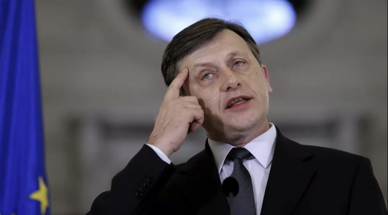 Crin Antonescu, după ce liderii PSD au recunoscut că au direcționat voturi către Simion: 'Poți să vorbești cu greu despre democrație după așa ceva'
23:01
1882