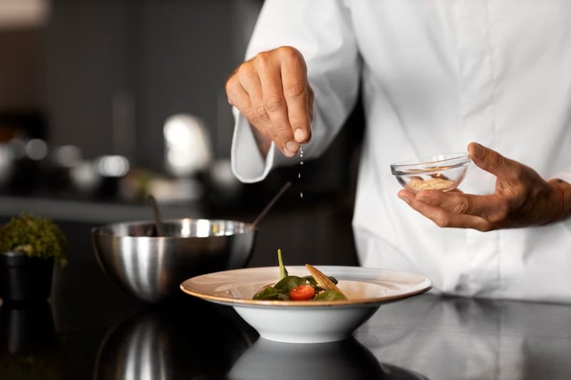 Bucătar celebru lansează un nou atac împotriva Ghidui Michelin – Interzice accesul inspectorilor în restaurantul său exclusivist
06:16
137