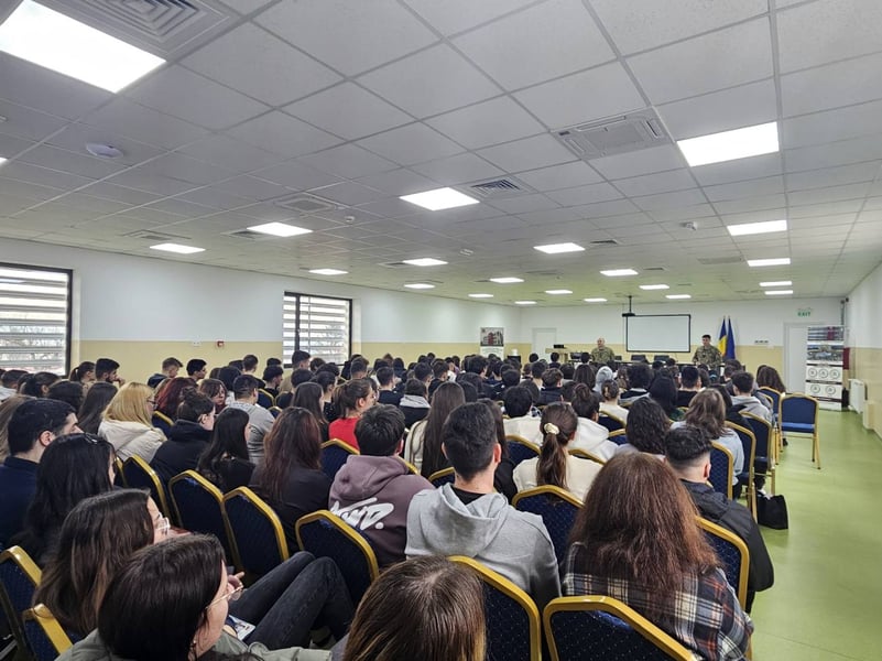 Cariera militară promovată în unitățile de învățământ dâmbovițene