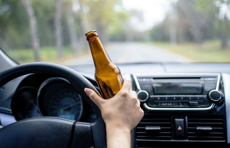 Șoferiță băută la volan în toiul zilei. A consumat o jumătate de litru de țuică